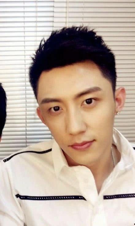 高校明星校草,揭秘校园明星校草的璀璨魅力