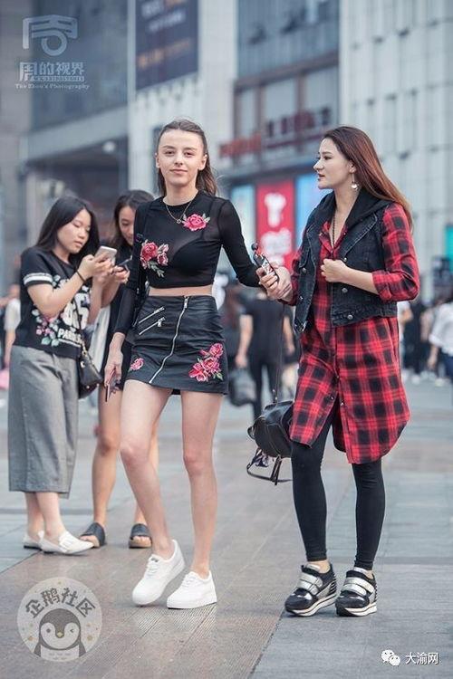 美女丝袜大波街拍,丝袜美女街头大波街拍掠影